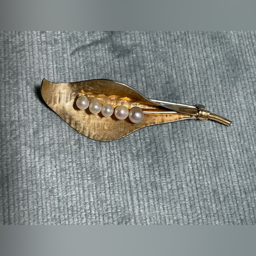 1950s era Krementz Calla Lilly genuine pearl 2.5” brooch marked. Beautiful